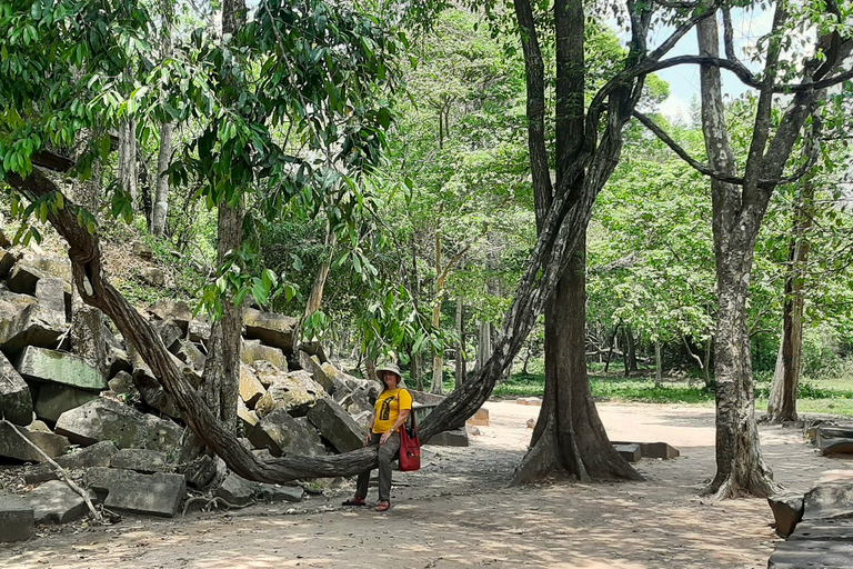 Joint Small Group Tour From Siem ReapExplore Angkor Temples with watch sunset