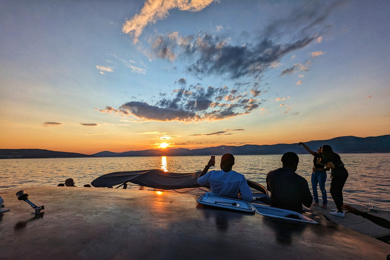 Split: excursion d'une heure et demie en hors-bord côtier au coucher du soleil et boisson