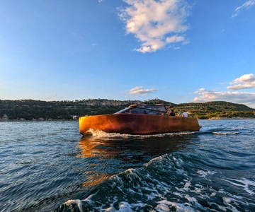 Vanuit Split: PRIVE Sunset Powerboat Cruise met drankjes