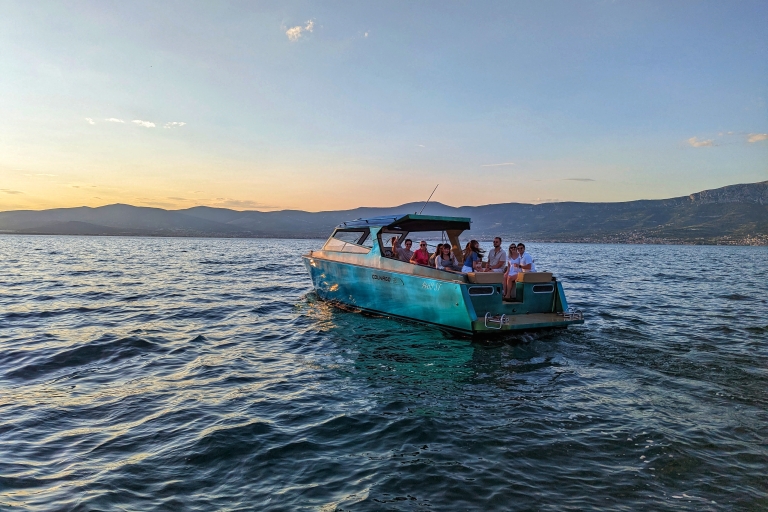 Split: excursion d'une heure et demie en hors-bord côtier au coucher du soleil et boisson