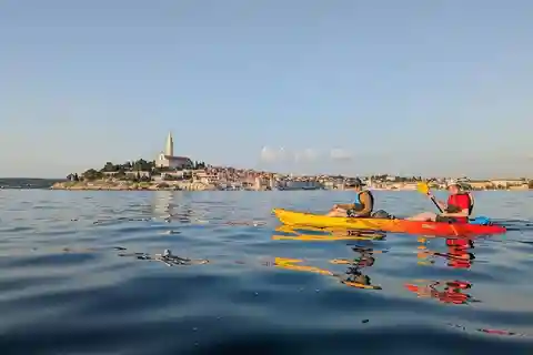 Kajaktur ved solnedgang i Rovinj