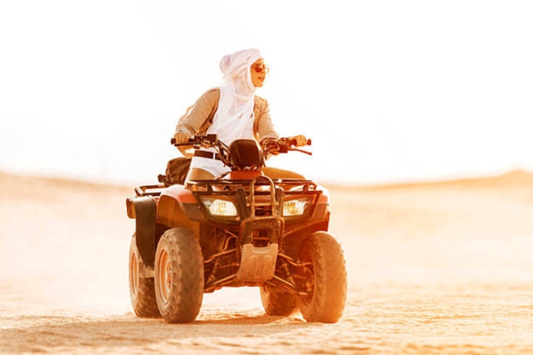 Depuis Sharm : ATV privé au lever ou au coucher du soleil et village bédouin