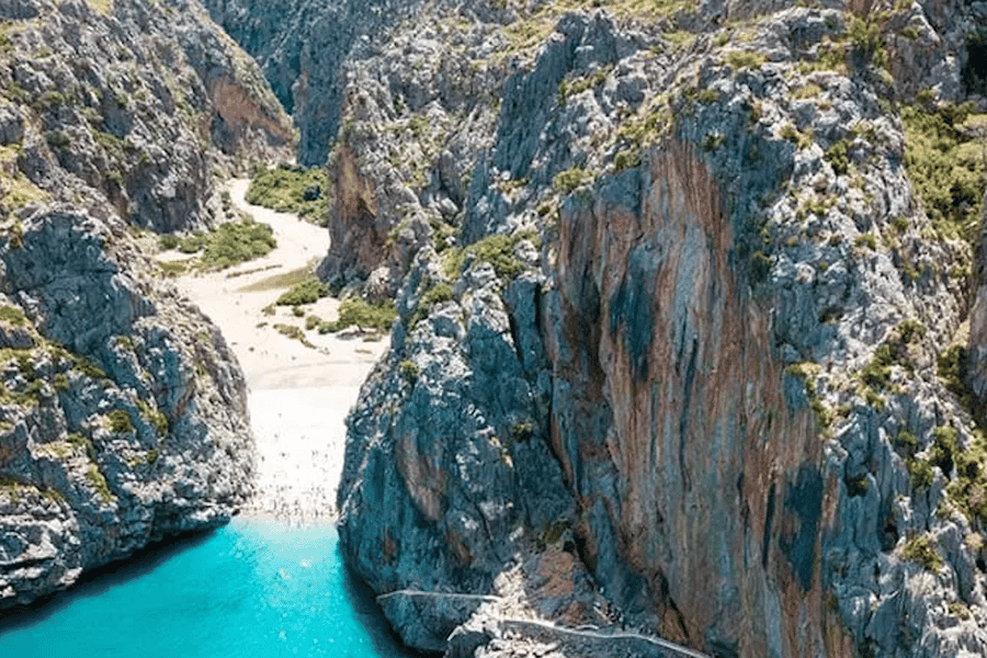 Von Sóller: Bootsfahrt zum Torrent de Pareis und Sa Calobra. Foto: GetYourGuide