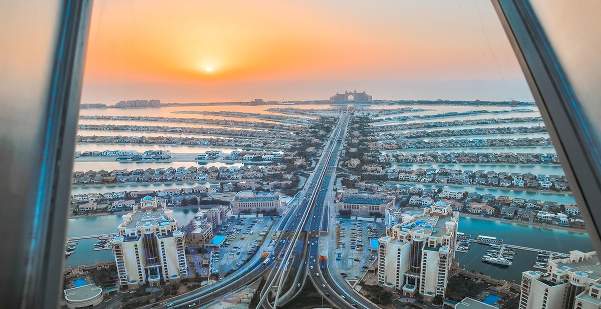 Dubai: View at Palm Jumeirah Entry with Pickup and Dropoff | GetYourGuide