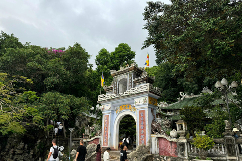 Tour panoramico della città di Đà Nẵng in privato con guida femminileTour privato in auto