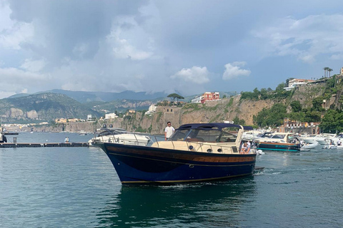 Excursion privée à Positano et Amalfi en bateau depuis SorrenteExcursion privée à Amalfi en bateau depuis Sorrente