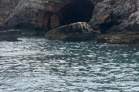 Paraíso Azul: recorrido en barco por la cueva Azul y la bahía de Kotor