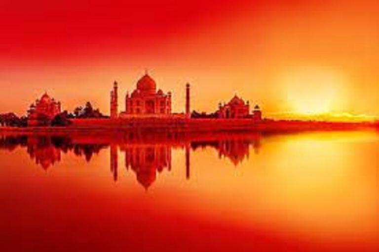 Von Delhi: Sonnenaufgangstour zum Taj MahalBesuche das Taj Mahal bei Sonnenaufgang. Mit einem großen Toyota Crysta Auto.