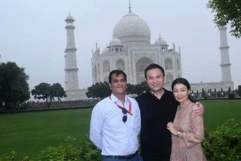 Vanuit Delhi: Taj Mahal-tour bij zonsopgangBezoek Taj Mahal bij zonsopgang. Door grote Toyota crysta auto.