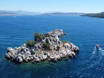 Von Trogir aus: Geführte Bootstour mit Panoramablick und Getränken