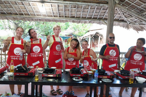 Hoi An : Cours de cuisine Bay Mau avec marché et excursion en bateau à panier