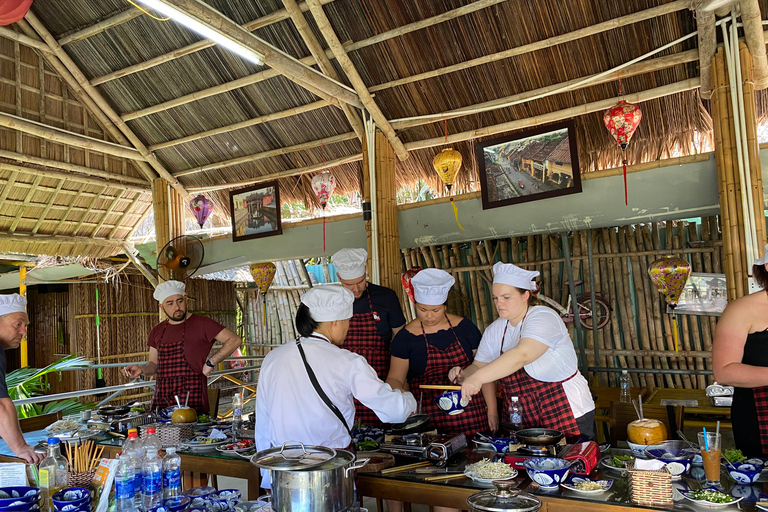 Hoi An: Aula de culinária em Bay Mau com passeio opcional ao mercado e à cestaAula de culinária com mercado e passeio de barco com cestas