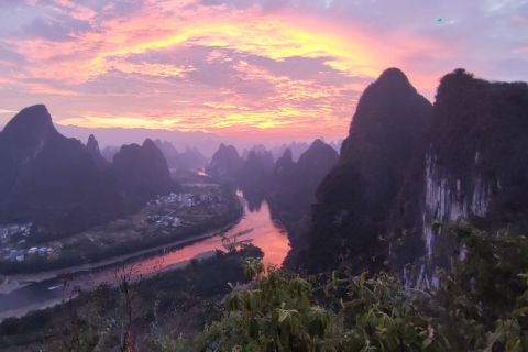 Całodniowa / półdniowa prywatna wycieczka Yangshuo Xianggong Hill SunriseWschód słońca na wzgórzu Xianggong i wycieczka małą łodzią Xingping