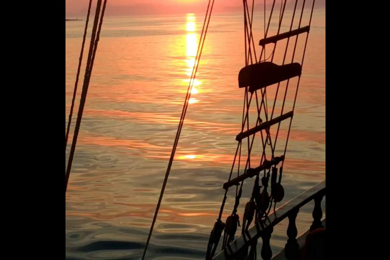 Rodos: 1-godzinny rejs o zachodzie słońca 18-wiecznym statkiemRodos: godzinny rejs o zachodzie słońca 18-wiecznym statkiem