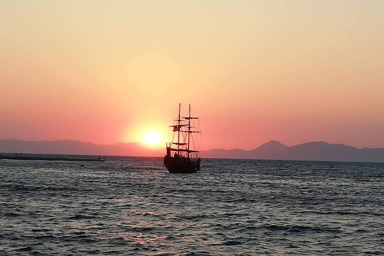 Rodos: 1-godzinny rejs o zachodzie słońca 18-wiecznym statkiemRodos: godzinny rejs o zachodzie słońca 18-wiecznym statkiem