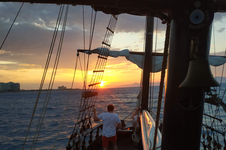 Rodos: 1-godzinny rejs o zachodzie słońca 18-wiecznym statkiemRodos: godzinny rejs o zachodzie słońca 18-wiecznym statkiem