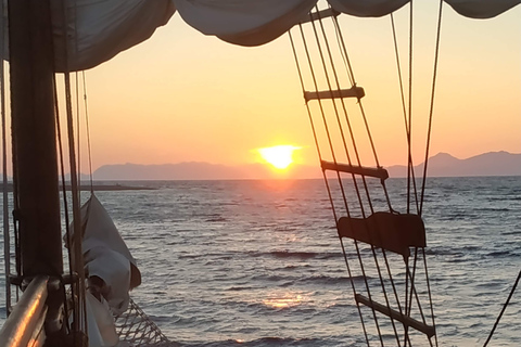 Rodos: 1-godzinny rejs o zachodzie słońca 18-wiecznym statkiemRodos: godzinny rejs o zachodzie słońca 18-wiecznym statkiem