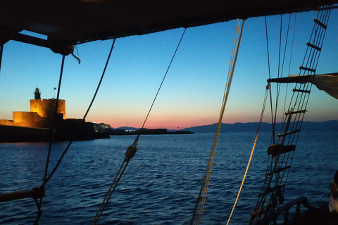 Rodos: 1-godzinny rejs o zachodzie słońca 18-wiecznym statkiemRodos: godzinny rejs o zachodzie słońca 18-wiecznym statkiem