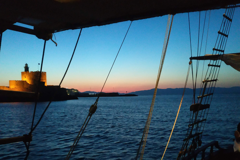 Rodos: 1-godzinny rejs o zachodzie słońca 18-wiecznym statkiemRodos: godzinny rejs o zachodzie słońca 18-wiecznym statkiem