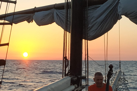 Rodos: 1-godzinny rejs o zachodzie słońca 18-wiecznym statkiemRodos: godzinny rejs o zachodzie słońca 18-wiecznym statkiem