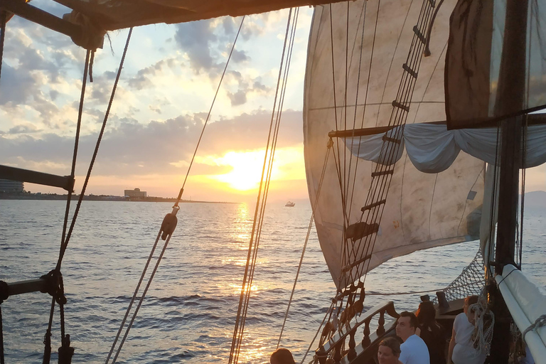 Rodos: 1-godzinny rejs o zachodzie słońca 18-wiecznym statkiemRodos: godzinny rejs o zachodzie słońca 18-wiecznym statkiem