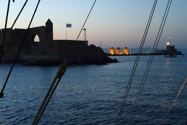 Rodos: 1-godzinny rejs o zachodzie słońca 18-wiecznym statkiemRodos: godzinny rejs o zachodzie słońca 18-wiecznym statkiem