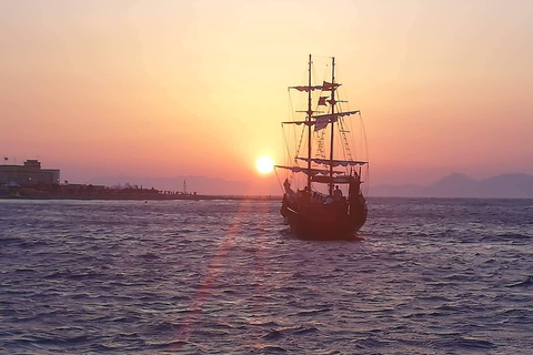 Rodi: crociera al tramonto di 1 ora su una barca del XVIII secoloRodi: crociera al tramonto di un&#039;ora su una barca del XVIII secolo