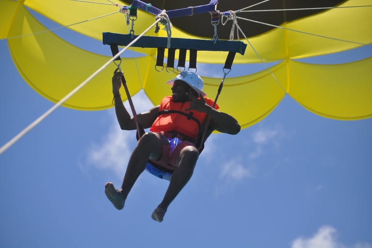 Z Punta Cana: rodzinna wycieczka parasailingiemPunta Cana: Wycieczki parasailingiem z Punta Cana