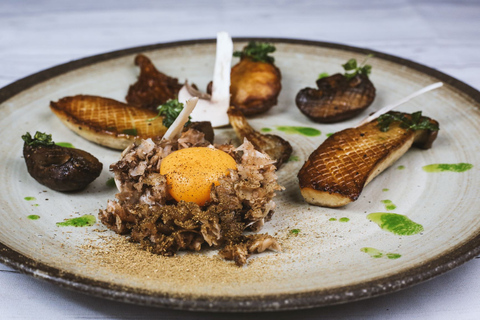 Assapora una cena di 10 portate nella cucina dello chef