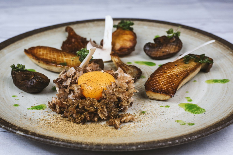 Assapora una cena di 10 portate nella cucina dello chef