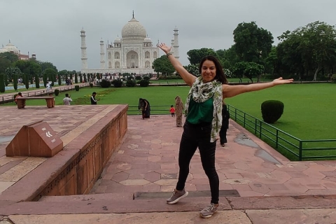 Von Delhi aus: Taj Mahal Geführte Tour mit Innova Crysta AutoTour nur mit Autofahrer & Guide Service