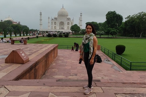 Desde Delhi : Visita guiada al Taj mahal en coche Innova CrystaExcursión sólo con conductor y servicio de guía