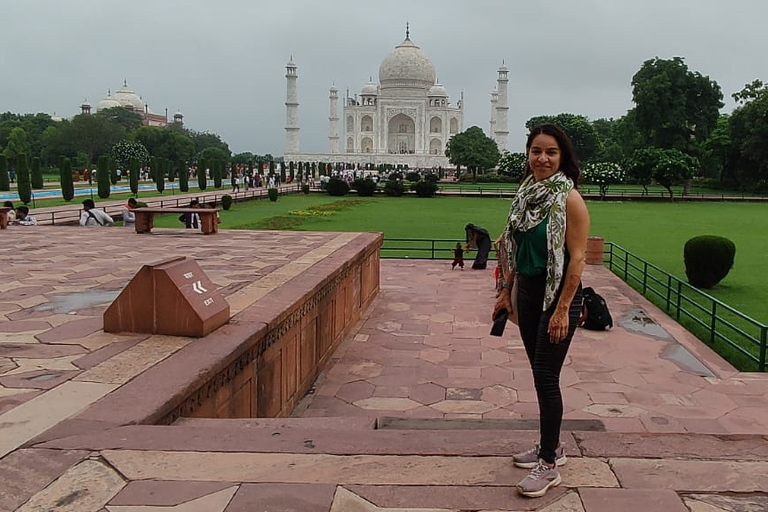 Depuis Delhi : visite guidée du Taj Mahal en voiture Innova CrystaCircuit avec chauffeur et guide uniquement