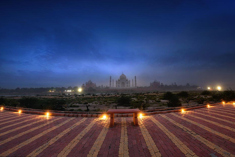 Depuis Delhi : visite guidée du Taj Mahal en voiture Innova CrystaCircuit avec chauffeur et guide uniquement