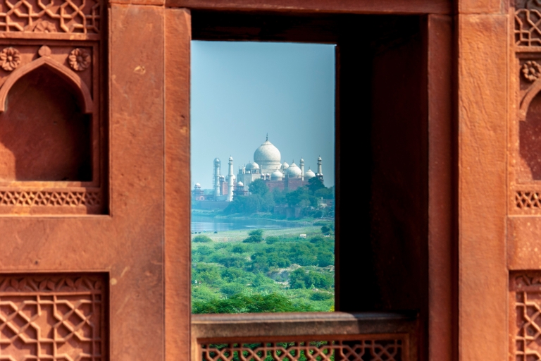 Depuis Delhi : visite guidée du Taj Mahal en voiture Innova CrystaCircuit avec chauffeur et guide uniquement