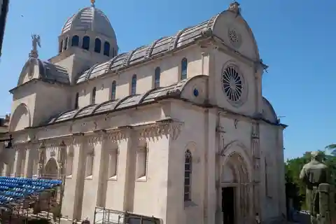 De schoonheid van de Middeleeuwen-Šibenik