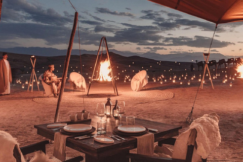 Esperienza di cena nel deserto di Agafay con vista del tramonto e nuoto