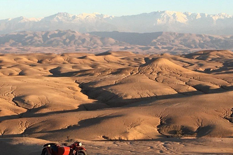 Esperienza di cena nel deserto di Agafay con vista del tramonto e nuoto