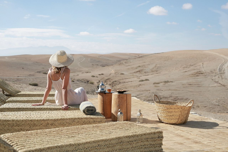 Experiência de jantar no deserto de Agafay com vista para o pôr do sol e natação