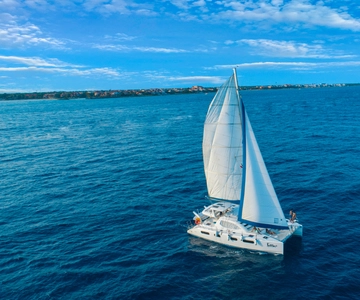 Tulum: Half-Day Luxury Sailing Experience with Open Bar