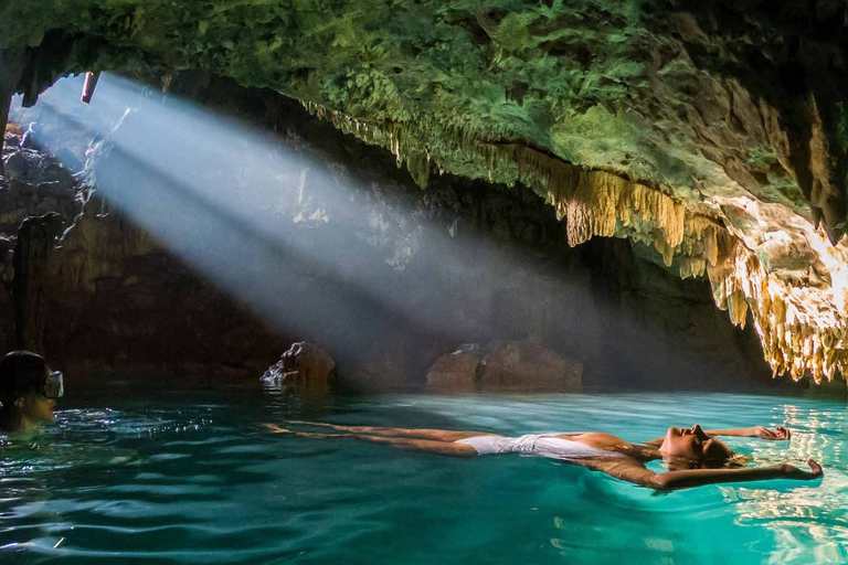 Labuan Bajo: Tour di mezza giornata con grotta di Rangko e spiaggia per lo snorkelingPomeriggio Partenza