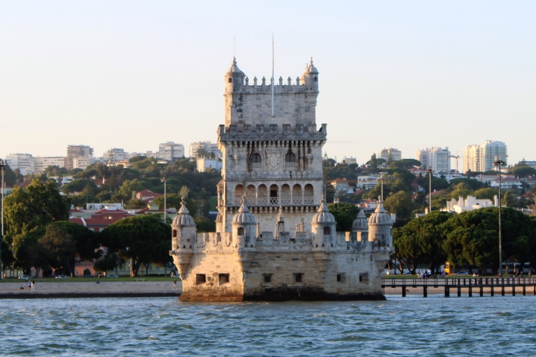 Lissabon: Bootstour bei Sonnenuntergang mit Getränken
