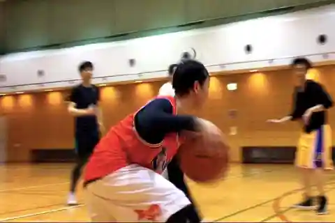 地元選手と一緒に大阪でバスケットボール！
