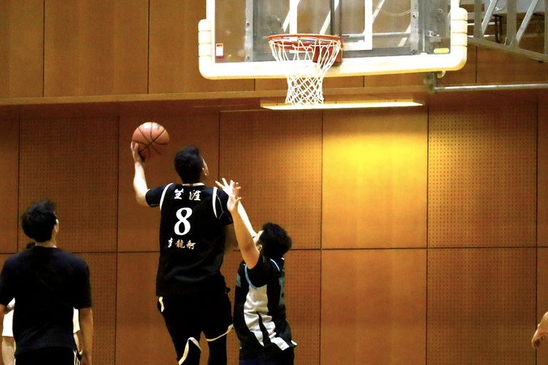 ¡Baloncesto en Osaka con jugadores locales!Baloncesto: Centro Deportivo Chuo (Osaka)