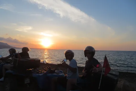 Von Hersonissos/Malia: Geführte Quad-Safari bei Sonnenuntergang