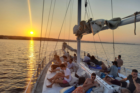 Rhodos: Sunset Dinner-Cruise mit unbegrenztem Wein und BierBootsfahrt mit unbegrenzt Wein und Bier