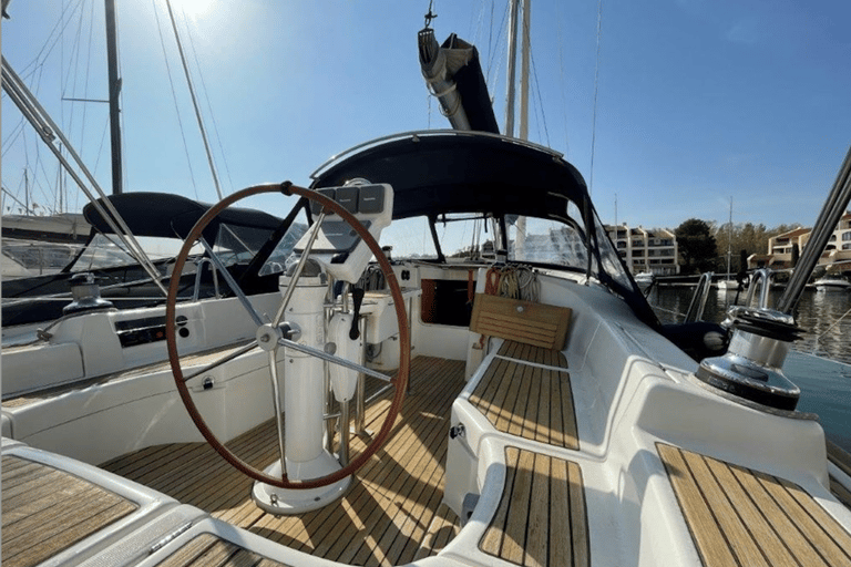 Zatoka Palma: Wycieczka żaglówką z zabawkami wodnymi, przekąskami i napojamiAll inclusive, wynajem łodzi i zajęcia na wodzie