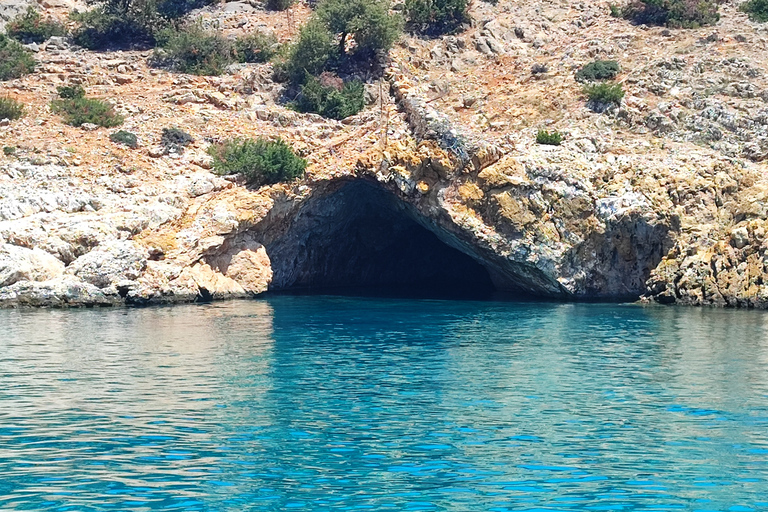 Naxos: Rina Cave & Koufonisia Full-Day Cruise with BBQ