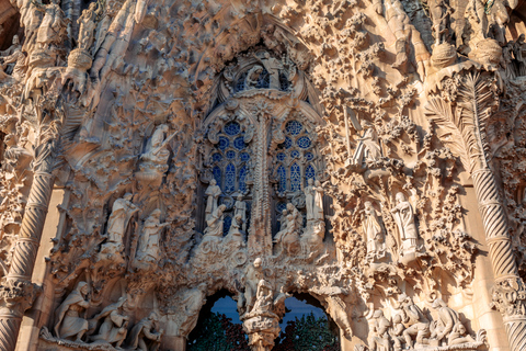 Barcelona: Discover Gaudí, Sagrada Familia, and Park Güell Small Group - Discover Gaudí, Sagrada Familia & Park Güell