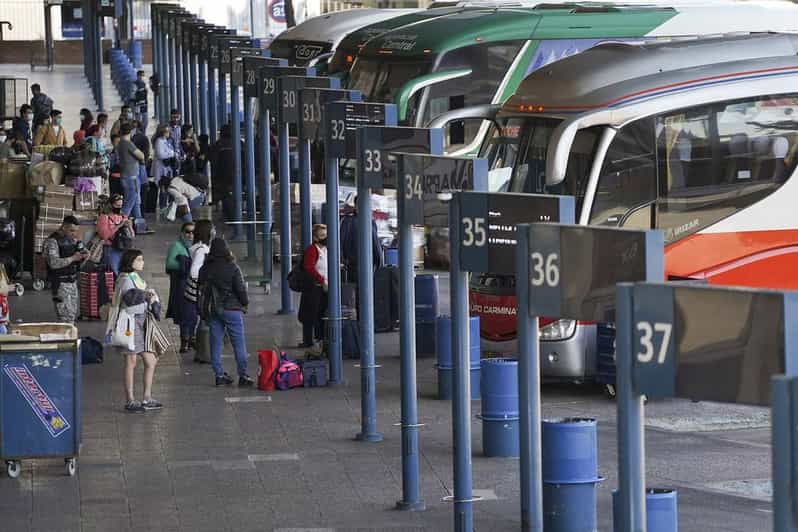 Autobús público a Montevideo desde Colonia del Sacramento